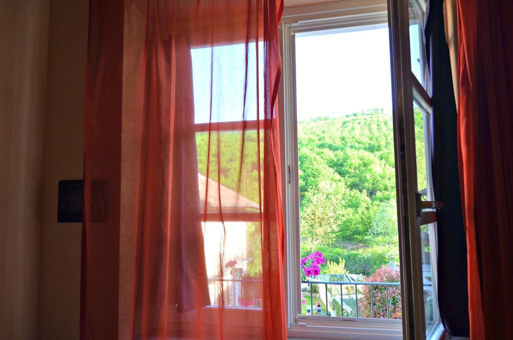 Hostal Cascina Il Convivio Diano dʼAlba Habitación foto