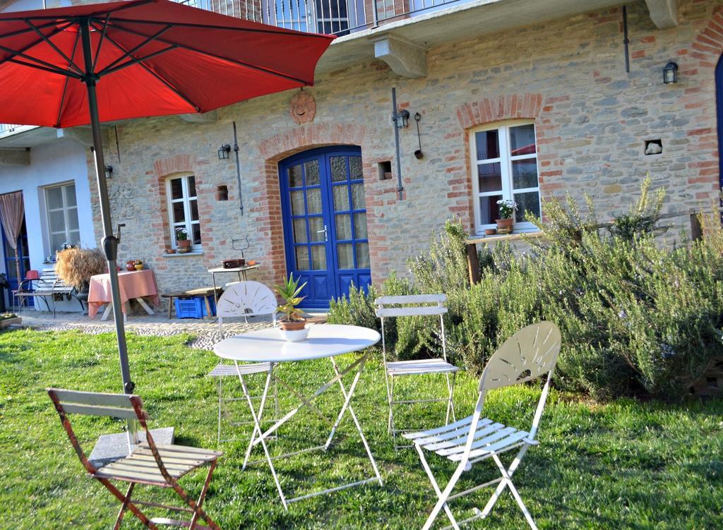 Hostal Cascina Il Convivio Diano dʼAlba Exterior foto